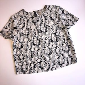 Banana Republic black & white top size small